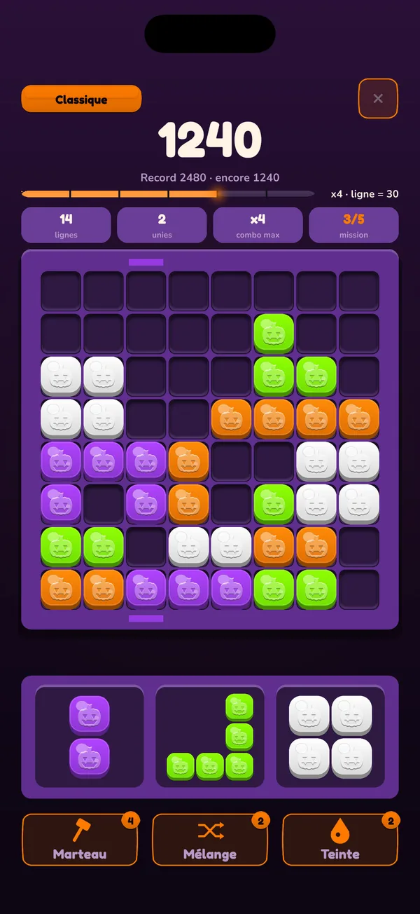 Partie de Stakko sur iPhone en thème Halloween : la grille 8×8, un combo x4 et les trois pièces à poser